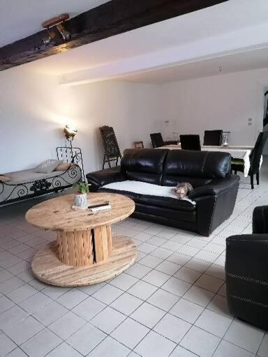Lola Lägenhet Montigny-Sur-Crecy Exteriör bild