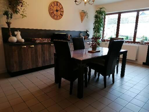 Lola Lägenhet Montigny-Sur-Crecy Exteriör bild