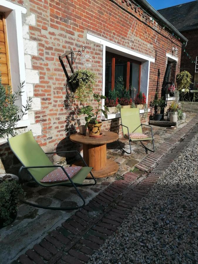 Lola Lägenhet Montigny-Sur-Crecy Exteriör bild